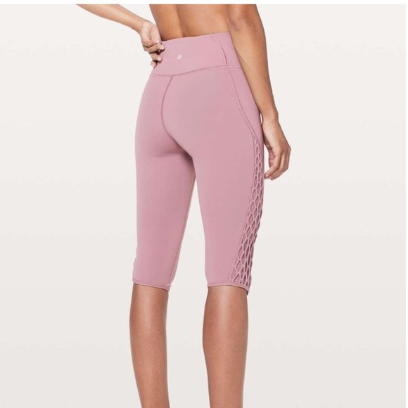 Lululemon Love Knot Crop *15" Figue 4 - Picture 4 of 14